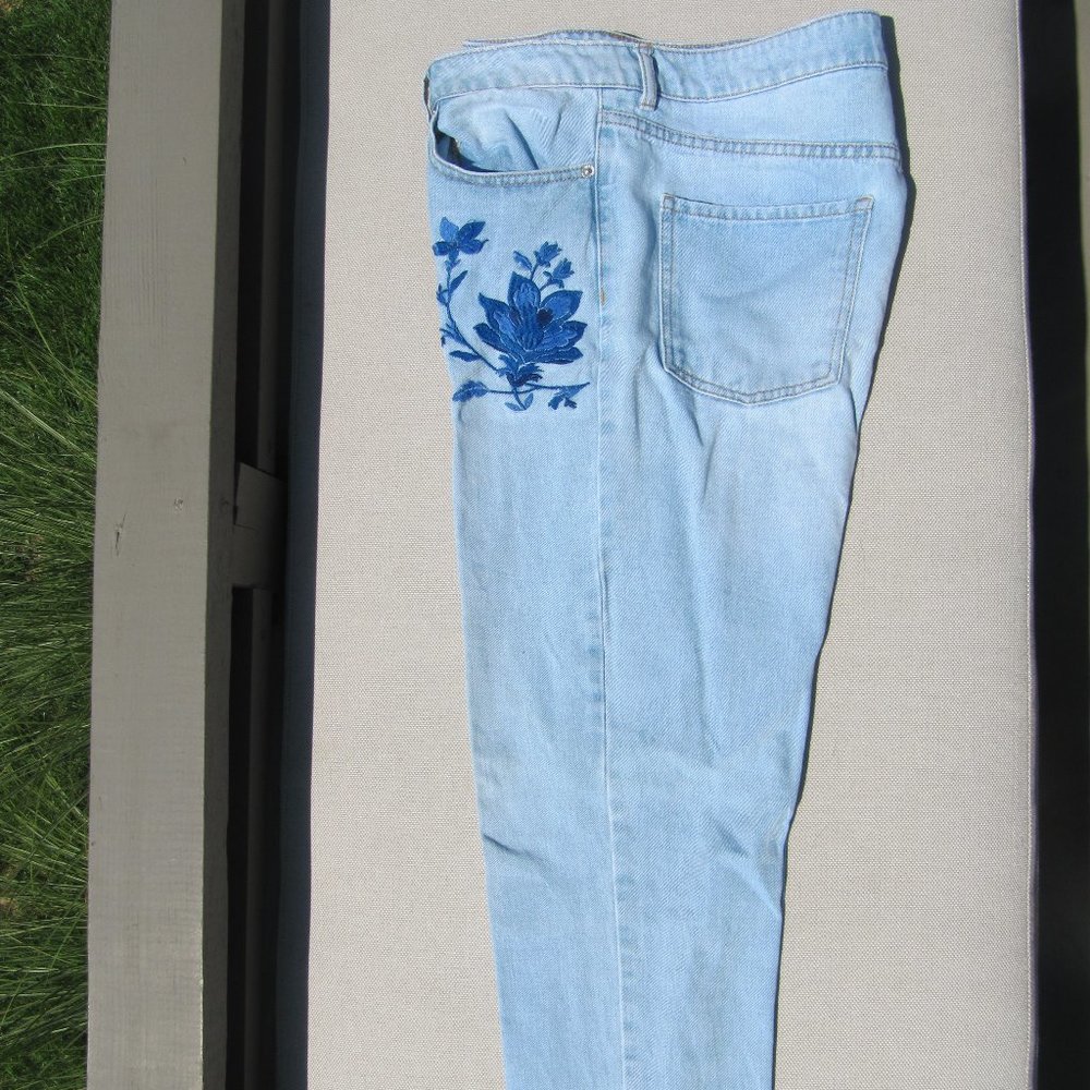 Forever 21 Button Front Hi Waist Jeans with Flowers, Size 31